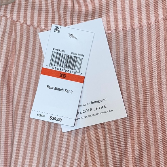 🌟Last Day on Posh🌟 Striped Ruffled Shorts - Picture 4 of 4